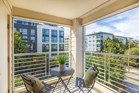 1762 NW 57th St #403, Seattle, WA 98107