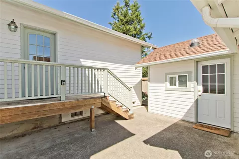 Exterior - 1565 Sorenson Ave, Enumclaw, WA 98022 photo 4 of 8