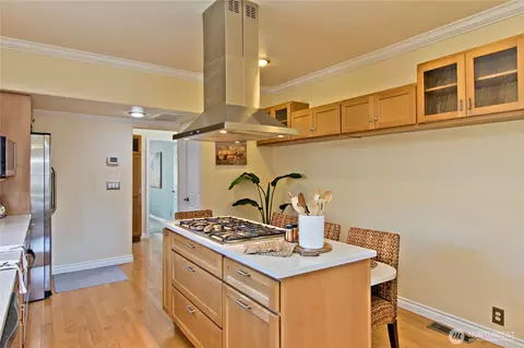 Kitchen - 1565 Sorenson Ave, Enumclaw, WA 98022 photo 5 of 7