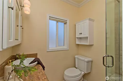 Bath - 1565 Sorenson Ave, Enumclaw, WA 98022 photo 1 of 2