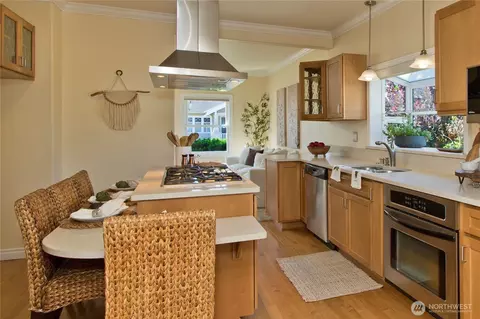 Kitchen - 1565 Sorenson Ave, Enumclaw, WA 98022 photo 6 of 7