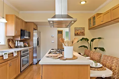 Kitchen - 1565 Sorenson Ave, Enumclaw, WA 98022 photo 3 of 7