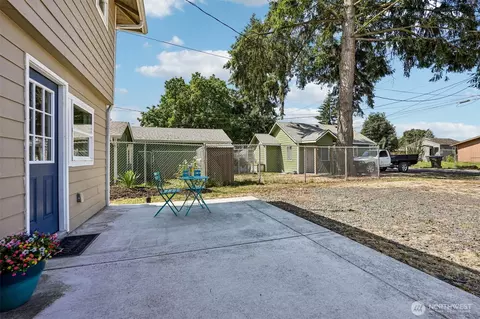 Exterior - 265 17th Ave, Longview, WA 98632 photo 6 of 11