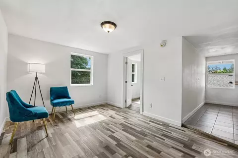 Living - 265 17th Ave, Longview, WA 98632 photo 4 of 4