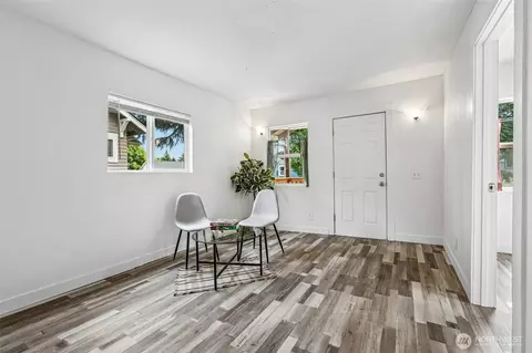 Living - 265 17th Ave, Longview, WA 98632 photo 1 of 4