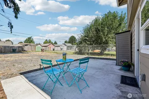 Exterior - 265 17th Ave, Longview, WA 98632 photo 5 of 11