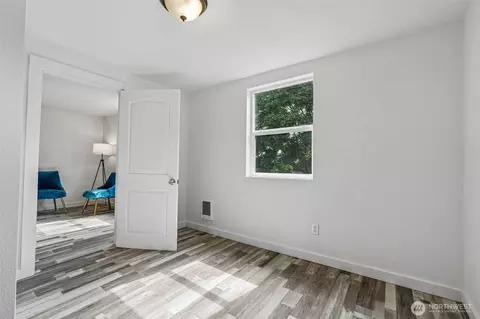 Bedroom - 265 17th Ave, Longview, WA 98632 photo 5 of 6