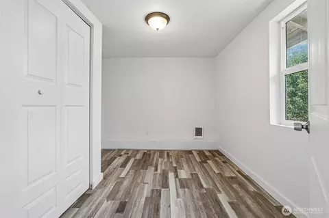 Bedroom - 265 17th Ave, Longview, WA 98632 photo 6 of 6