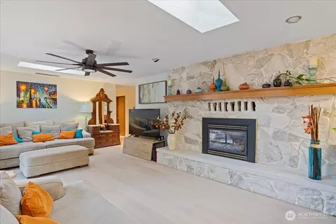 Living - 701 175th St SW, Bothell, WA 98012 photo 3 of 5