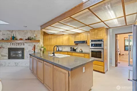 Kitchen - 701 175th St SW, Bothell, WA 98012 photo 3 of 4
