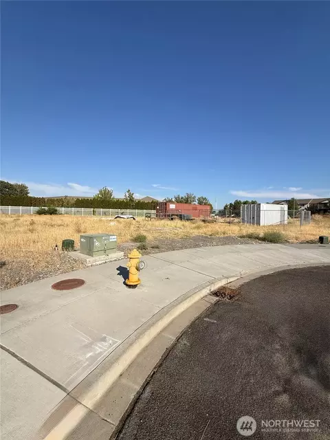 821 N Ted Yao Way, Moses Lake, WA 98837