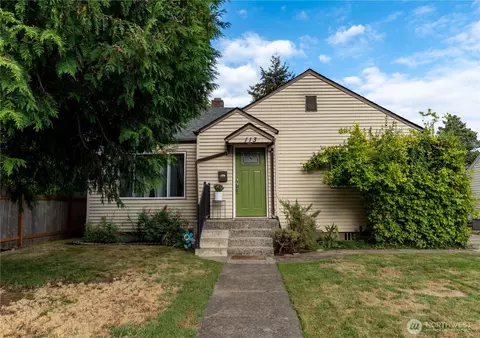 113 12th St SW, Puyallup, WA 98371
