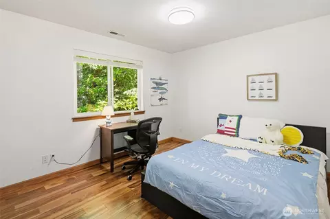 Bedroom - 16033 119th Pl NE, Bothell, WA 98011 photo 4 of 7
