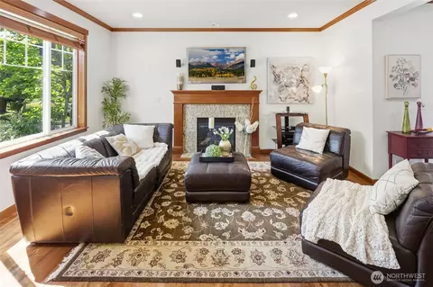 Living - 16033 119th Pl NE, Bothell, WA 98011 photo 2 of 3