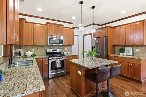 Kitchen - 16033 119th Pl NE, Bothell, WA 98011 photo 2 of 3
