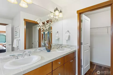 Bath - 16033 119th Pl NE, Bothell, WA 98011 photo 4 of 5