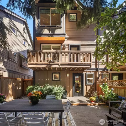 9613 Roosevelt Way NE #B, Seattle, WA 98115