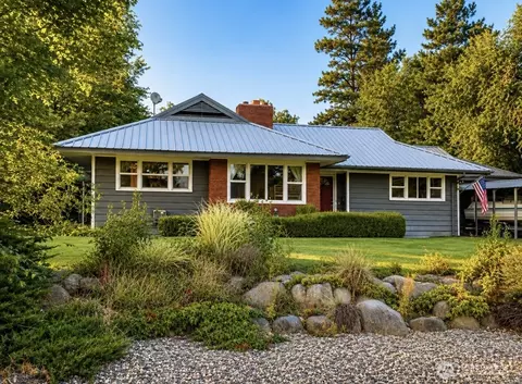 233 E 2nd St, Tonasket, WA 98855