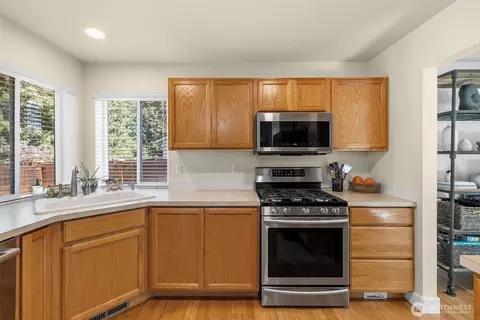 Kitchen - 19109 206th St E, Orting, WA 98360 photo 2 of 3