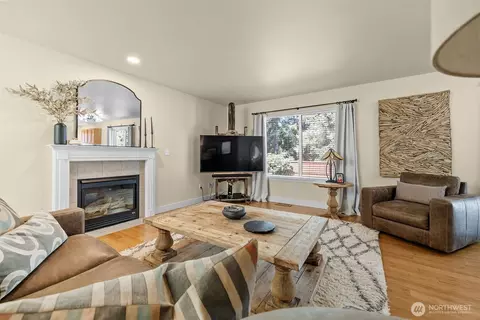 Living - 19109 206th St E, Orting, WA 98360 photo 1 of 3