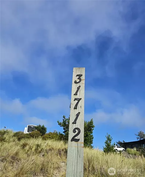 31712 I St, Ocean Park, WA 98640