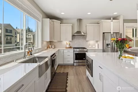 Kitchen - 19611 3rd Dr SE, Bothell, WA 98012 photo 4 of 4