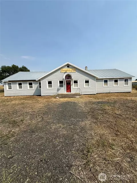 15 S 1st St, Almira, WA 99103