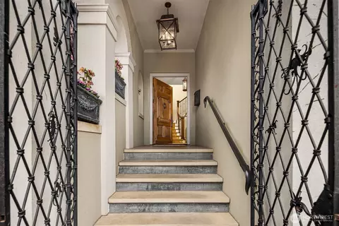 Entry Way - 463 39th Ave E, Seattle, WA 98112 photo 1 of 3