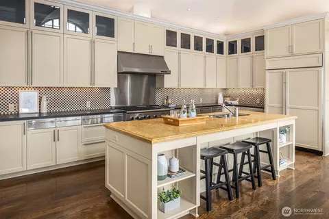 Kitchen - 463 39th Ave E, Seattle, WA 98112 photo 1 of 2