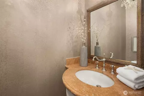 Bath - 463 39th Ave E, Seattle, WA 98112 photo 1 of 4