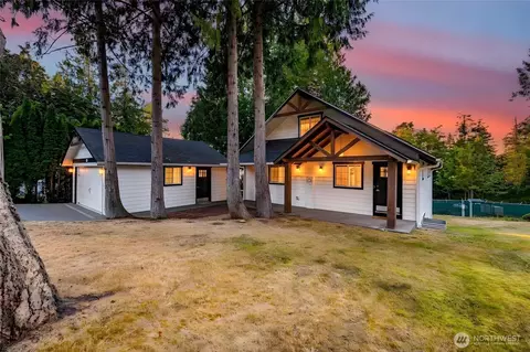 728 Tillamuk Dr, La Conner, WA 98257