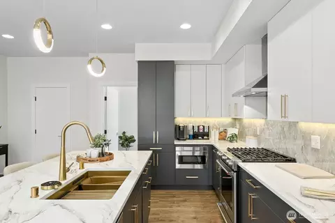 Kitchen - 17116 35th Dr SE #B4, Bothell, WA 98012 photo 2 of 3