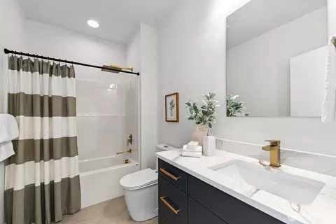 Bath - 17116 35th Dr SE #B4, Bothell, WA 98012 photo 5 of 5