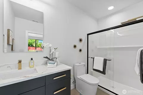 Bath - 17116 35th Dr SE #B4, Bothell, WA 98012 photo 1 of 5