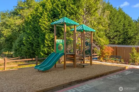 Exterior - 17116 35th Dr SE #B4, Bothell, WA 98012 photo 2 of 3