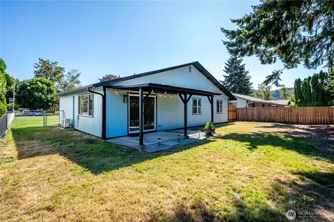 Exterior - 4490 Constitution Ln, Longview, WA 98632 photo 2 of 4