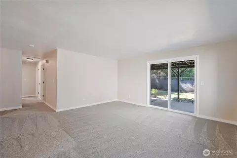 Living - 4490 Constitution Ln, Longview, WA 98632 photo 2 of 4