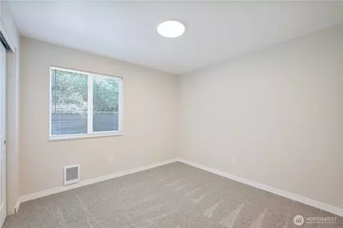 Bedroom - 4490 Constitution Ln, Longview, WA 98632 photo 4 of 5