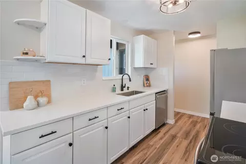 Kitchen - 4490 Constitution Ln, Longview, WA 98632 photo 1 of 4