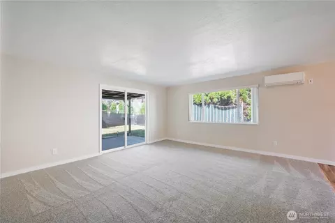 Living - 4490 Constitution Ln, Longview, WA 98632 photo 1 of 4