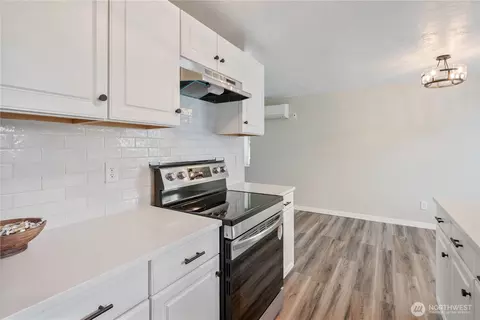 Kitchen - 4490 Constitution Ln, Longview, WA 98632 photo 4 of 4