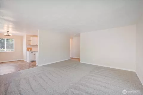 Living - 4490 Constitution Ln, Longview, WA 98632 photo 4 of 4