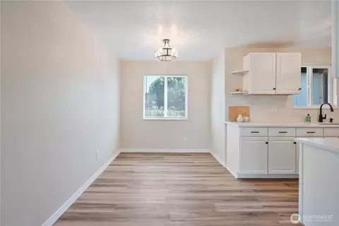 Dining - 4490 Constitution Ln, Longview, WA 98632 photo 1 of 1