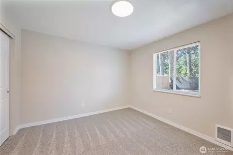 Bedroom - 4490 Constitution Ln, Longview, WA 98632 photo 2 of 5