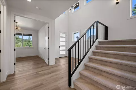 Entry Way - 2746 Sunset Ct, Steilacoom, WA 98388 photo 2 of 7