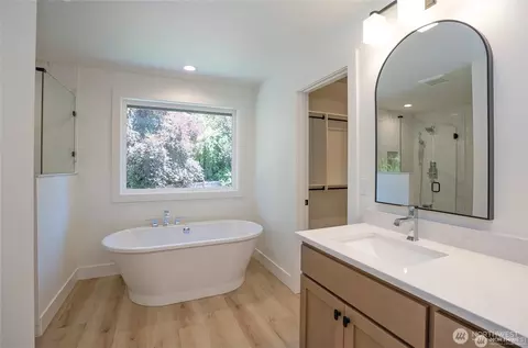 Bath - 2746 Sunset Ct, Steilacoom, WA 98388 photo 2 of 4