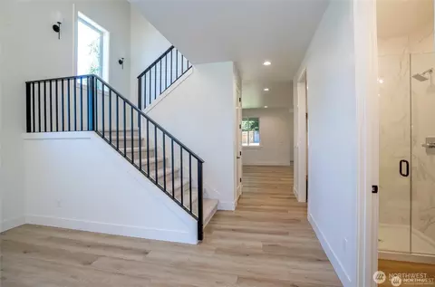Entry Way - 2746 Sunset Ct, Steilacoom, WA 98388 photo 4 of 7
