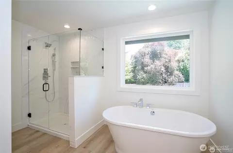 Bath - 2746 Sunset Ct, Steilacoom, WA 98388 photo 3 of 4