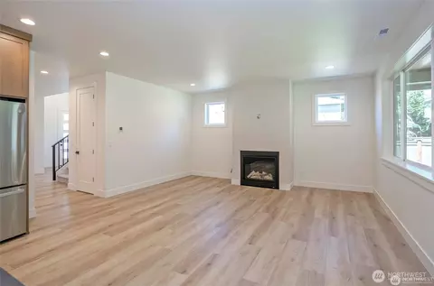 Living - 2746 Sunset Ct, Steilacoom, WA 98388 photo 2 of 2