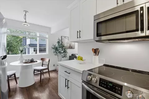 2552 14th Ave W #203, Seattle, WA 98119